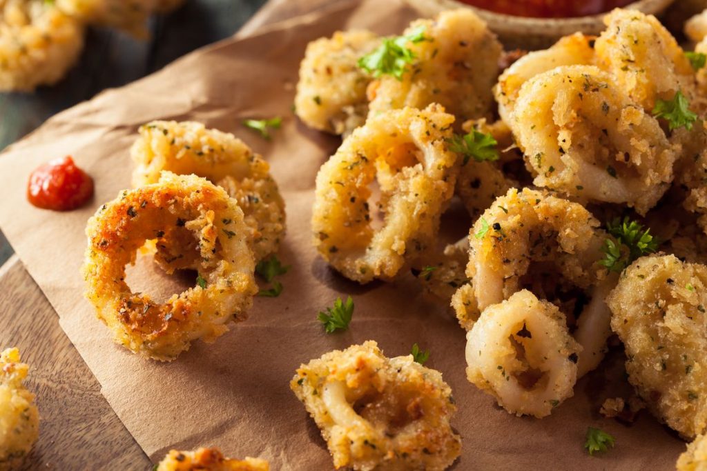 Anelli di calamari gratinati al forno, Più buoni di quelli fritti. Ecco il segreto per renderli super croccanti