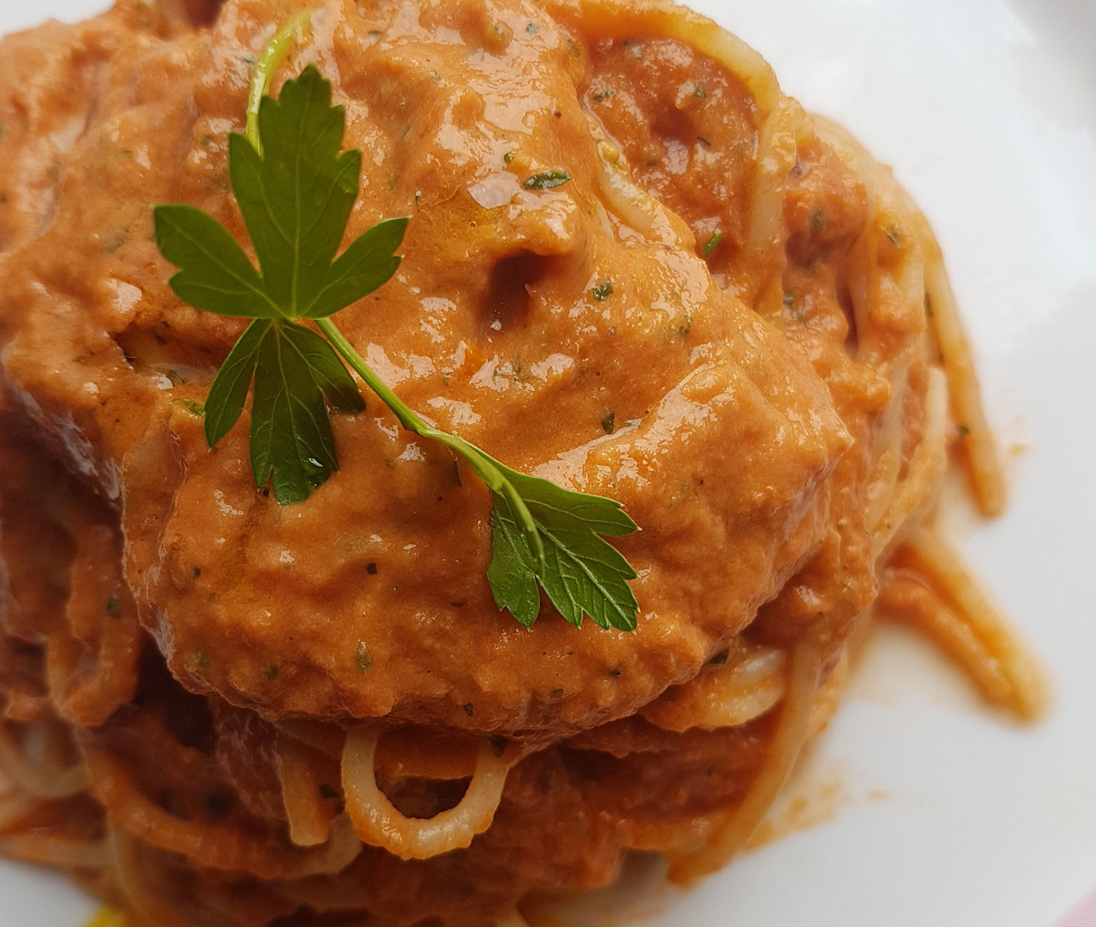 spaghetti-al-tonno-in-scatola-alla-palermitana,-non-l’avrete-mai-mangiato-cosi-buono-grazie-all’ingrediente-segreto