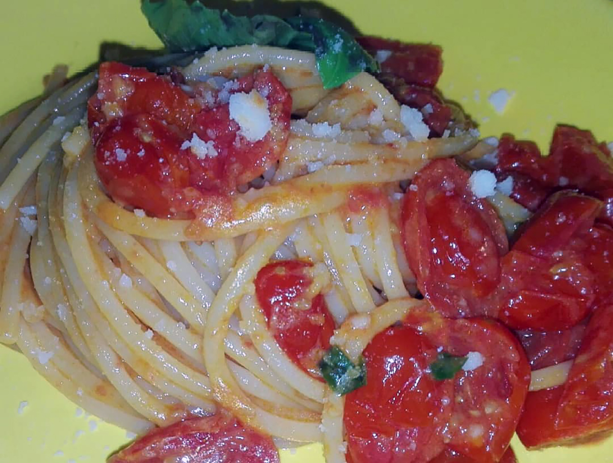 spaghetti-all’appesa-di-marisa-laurito:-il-piatto-che-si-prepara-con-quello-che-c’e-in-casa