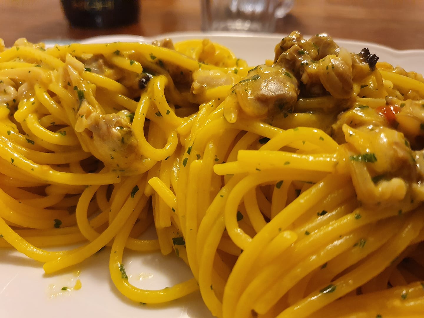 spaghetti-amore-e-fantasia,-meglio-dei-classici-alle-vongole.-l’ingrediente-in-piu-afrodisiaco-che-fa-tutto-cremoso