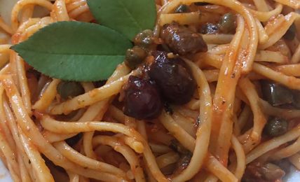 spaghetti-alla-chiummenzana,-il-piatto-veloce-che-si-mangia-a-capri.-come-da-tradizione