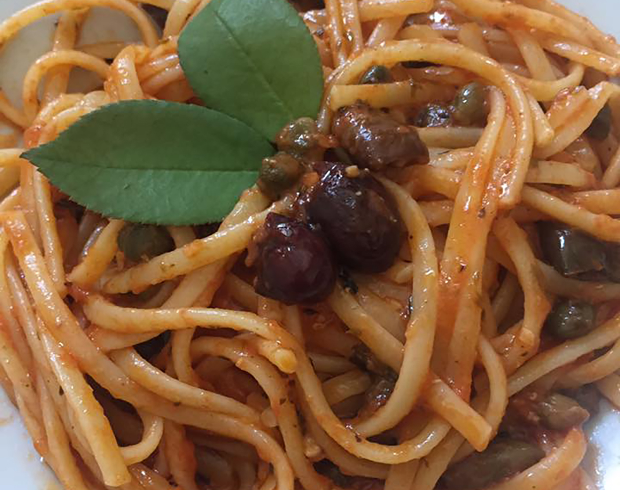 spaghetti-alla-chiummenzana,-il-piatto-veloce-che-si-mangia-a-capri.-come-da-tradizione