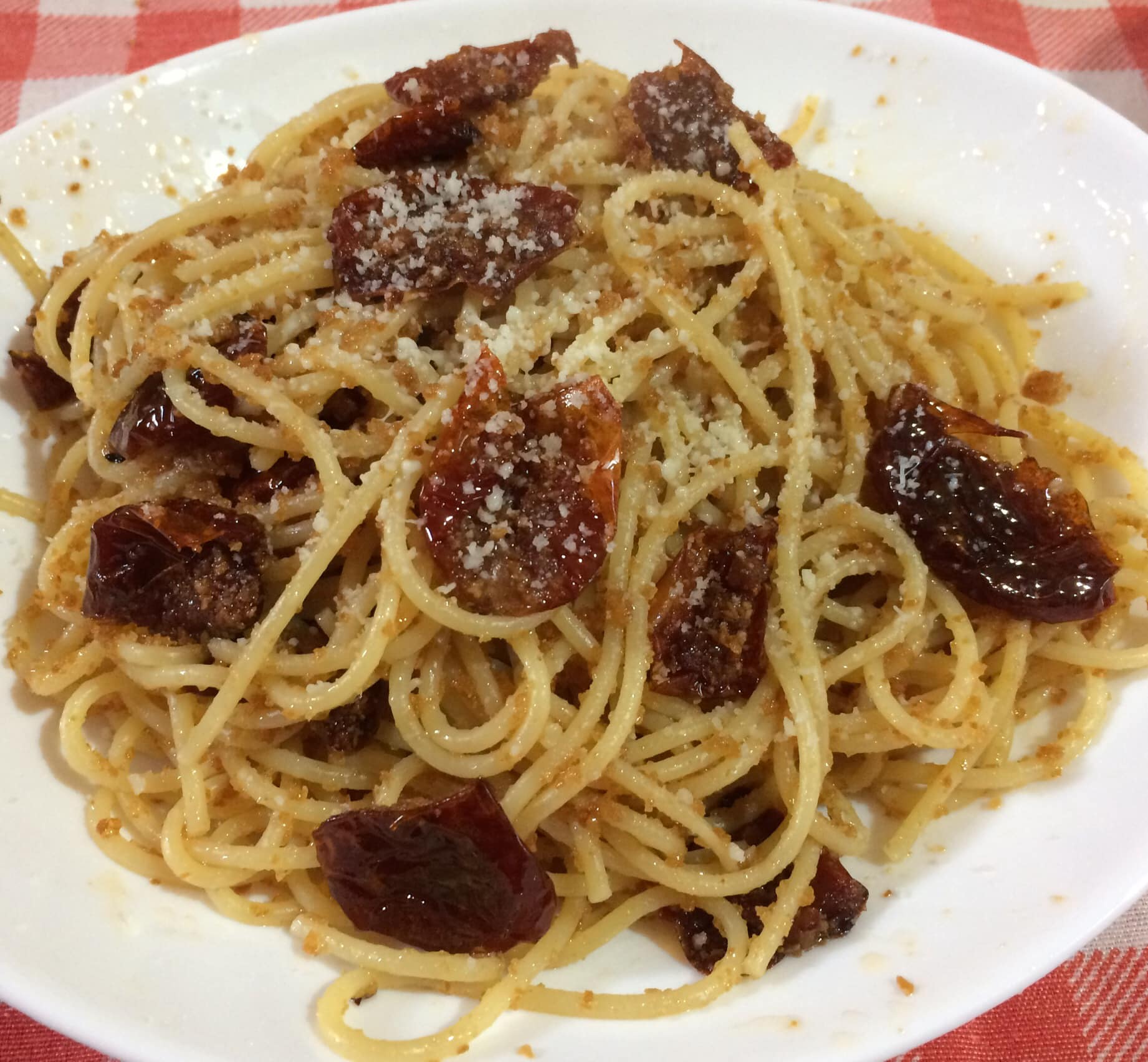 spaghetti-ammollicati-con-pomodorini-di-benedetta,-la-ricetta-salva-pranzo-piu-buona-dell’aglio-e-olio,-pronta-in-5-minuti