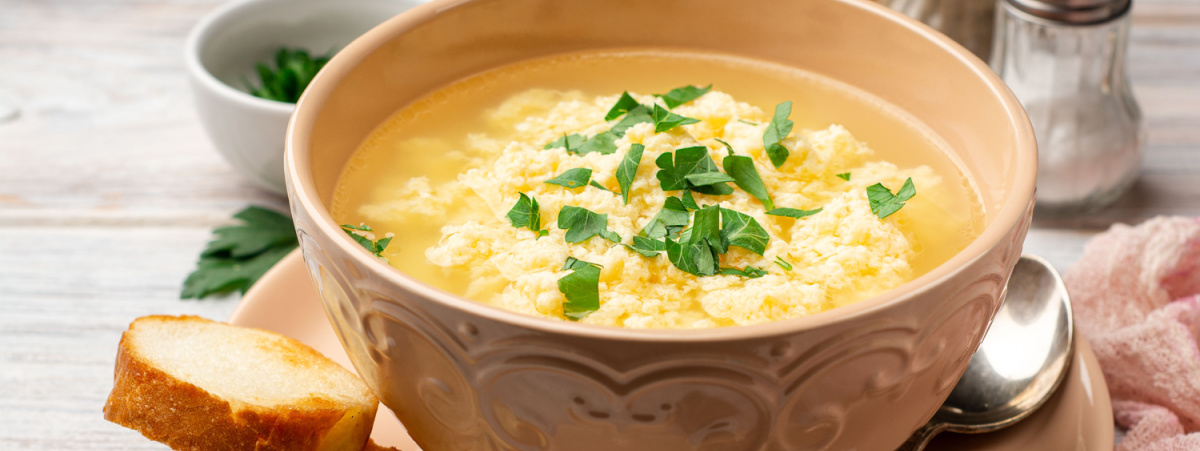 stracciatella-in-brodo:-la-ricetta-per-preparare-questa-minestra-semplice,-gustosa-e-nutriente