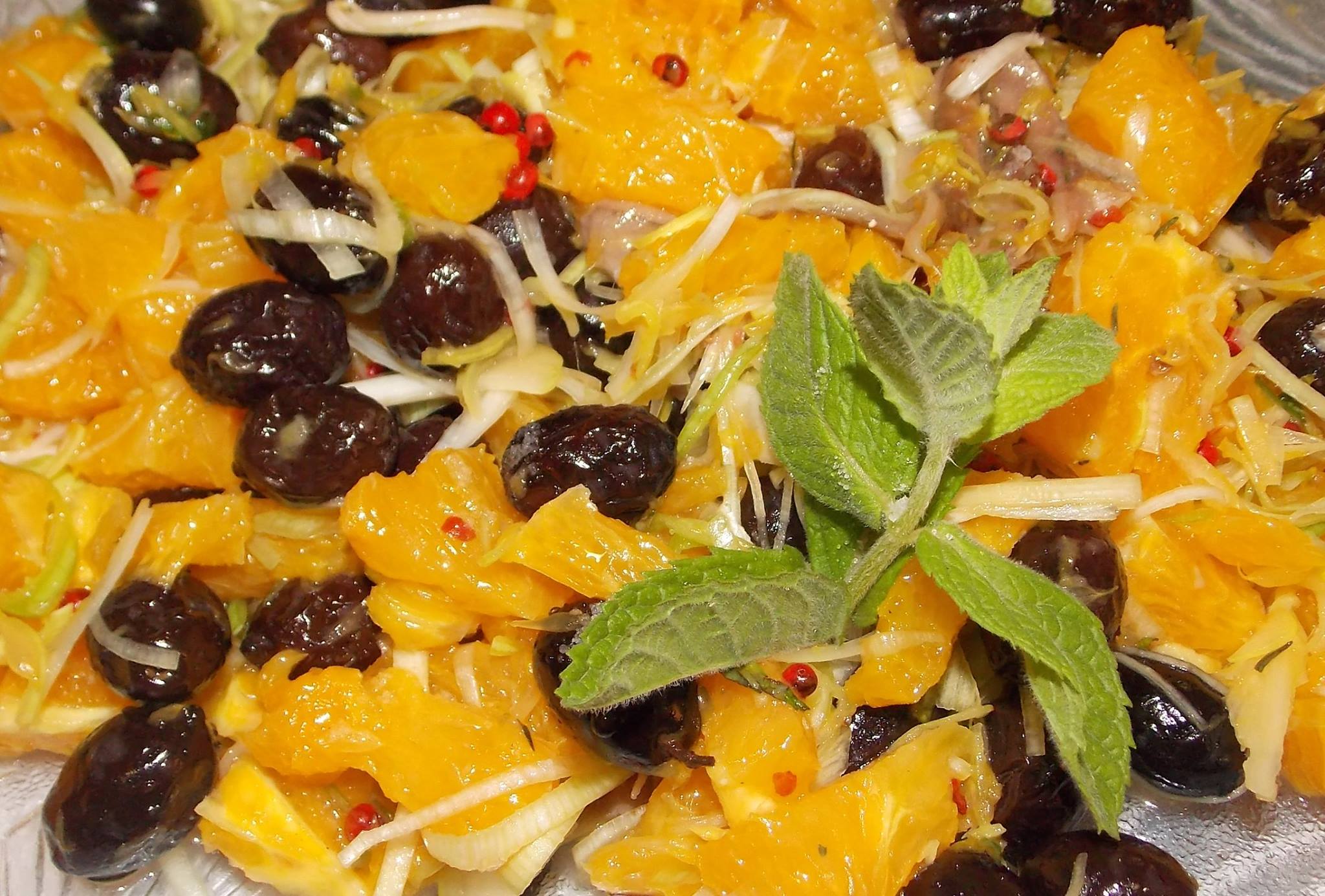 insalata-di-arance-e-olive-infornate-di-ferrandina,-una-golosita-in-5-minuti-con-2-ingredienti.-il-segreto-e-nel-condimento