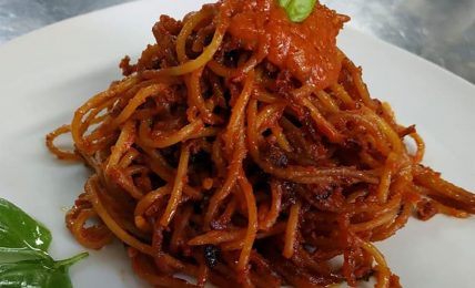 spaghetti-all’assassina-di-mare,-meglio-dei-classici-basta-una-padella-e-olio-per-fare-la-magia.-il-primo-di-pesce-piu-buono-che-c’e