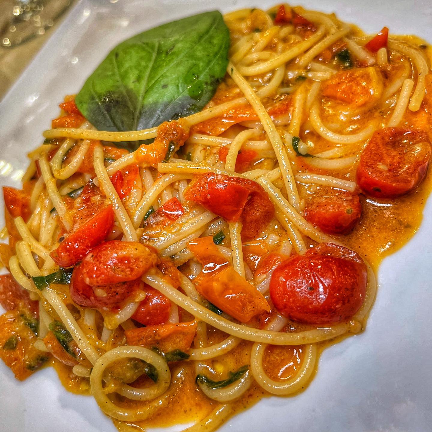 spaghetti-dello-scudetto,-la-ricetta-dedicata-al-napoli-che-si-fa-“ambress-ambress”.-un-sughetto-cremoso-con-pochi-ingredienti
