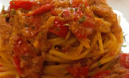 spaghetti-alla-tarantella,-il-primo-al-sapore-di-napoli,-il-piu-veloce-e-semplice-ma-il-piu-buono-che-c’e,-facile-col-tonno-in-scatola