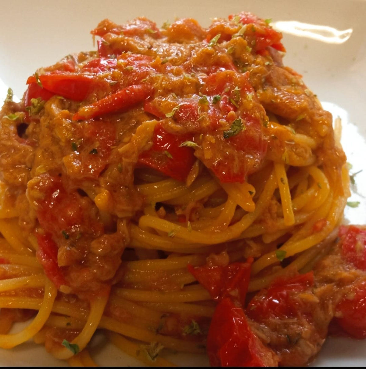 spaghetti-alla-tarantella,-il-primo-al-sapore-di-napoli,-il-piu-veloce-e-semplice-ma-il-piu-buono-che-c’e,-facile-col-tonno-in-scatola
