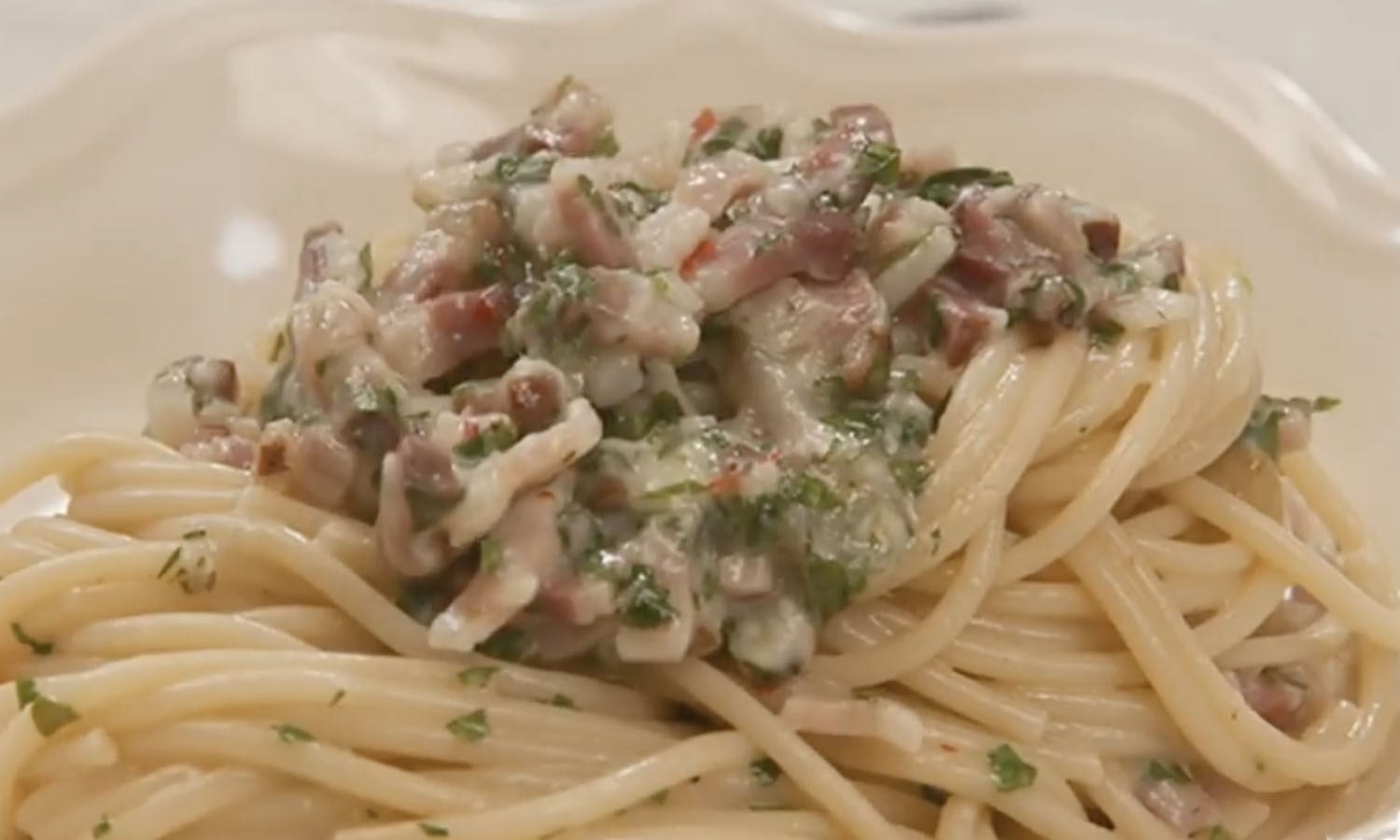 spaghetti-alla-molisana,-piu-buoni-e-cremosi-della-gricia-con-il-trucco-del-mestolo.-il-piatto-salva-cena-da-preparare-all’ultimo-minuto