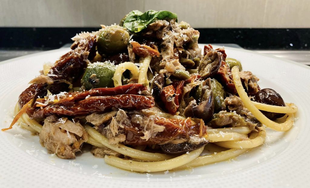 Spaghetti di Sant’Agata, il primo catanese più veloce dell’aglio e olio con il tonno in scatola. L’antica ricetta della nonna siciliana